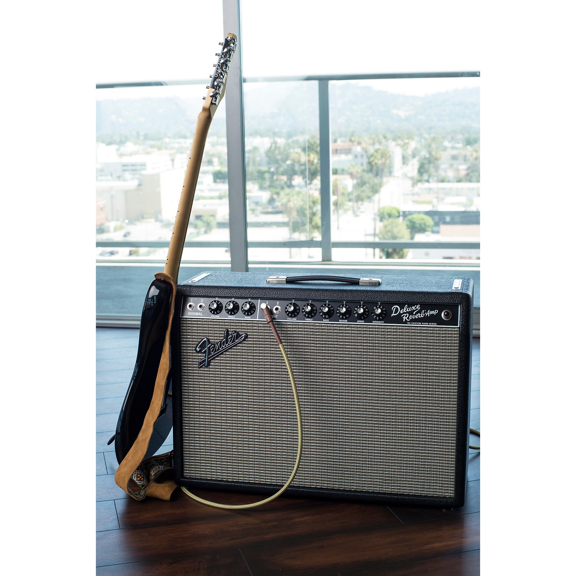 Fender '64 Custom Deluxe Reverb 20W 1x12 Tube Guitar Combo Amp