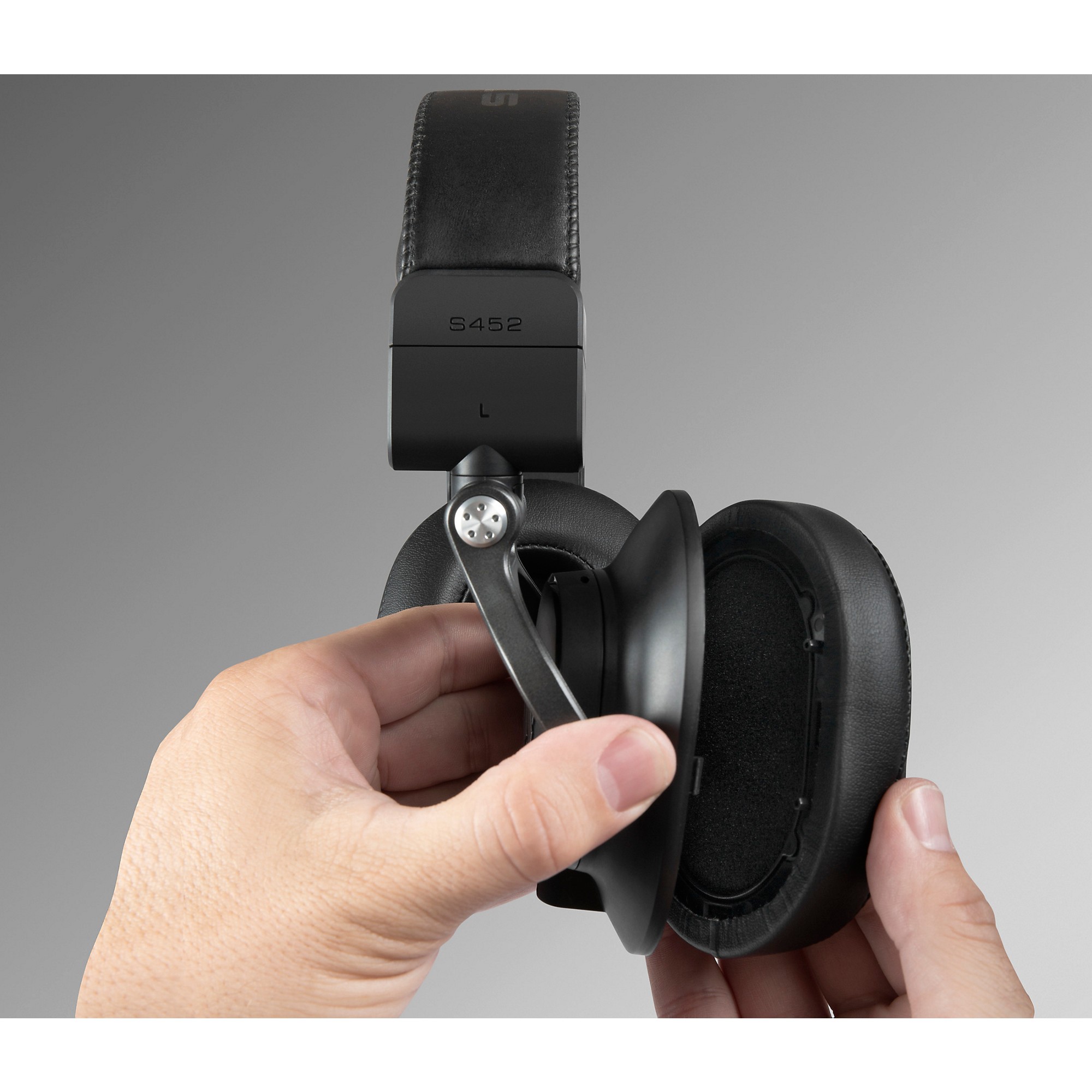 Sterling Audio S452 Studio Headphones | Music & Arts