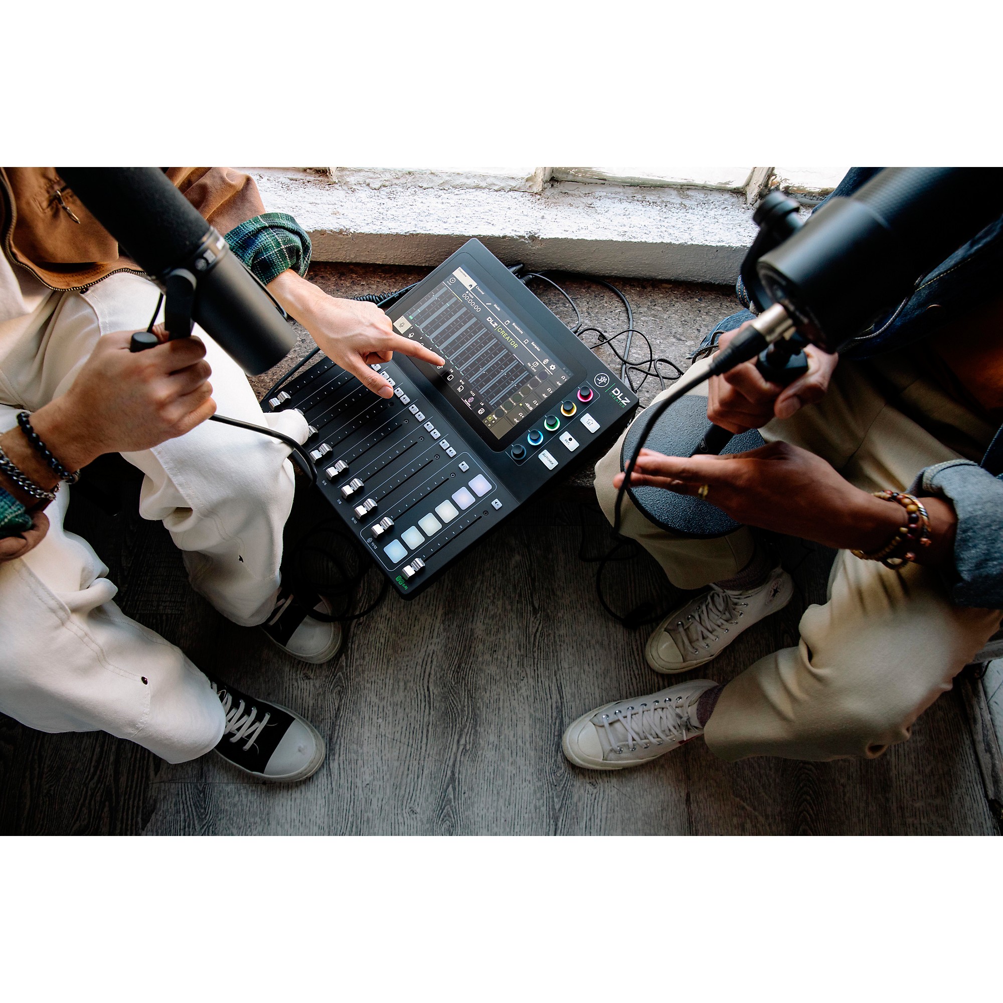 Mackie DLZ Creator Adaptive Digital Mixer for Podcasting and
