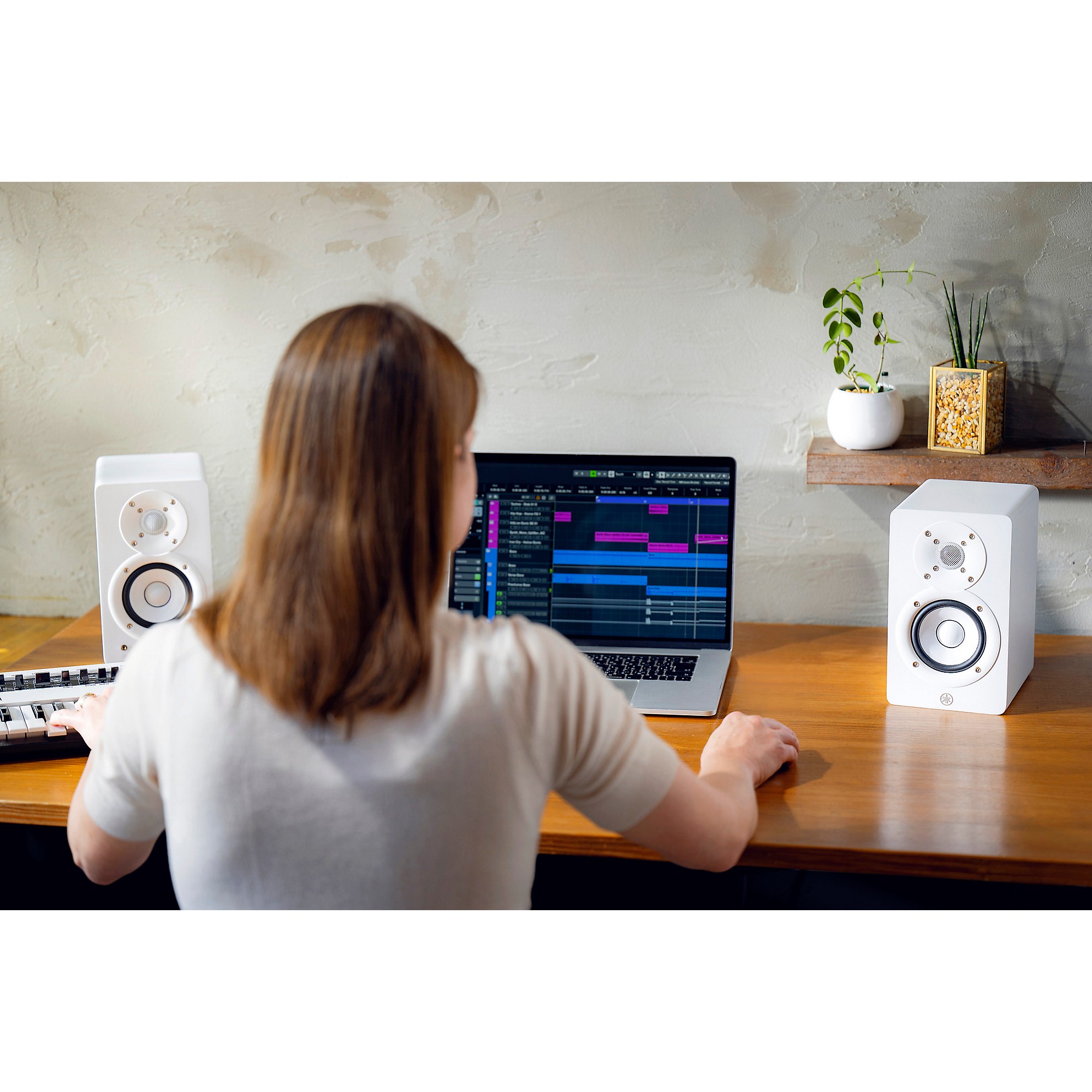 YAMAHA HS4 ホワイトパワードスタジオモニター Amazon.com: Yamaha HS4 Powered Studio Monitor in White, Pair