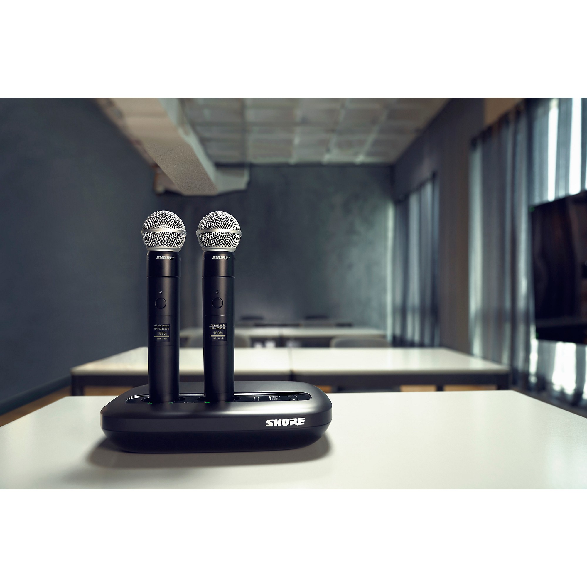 Trasmettitore Microfonico Wireless Shure QLXD2 Con Testina Nexadyne - Ricondizionato Come Nuovo, Nero