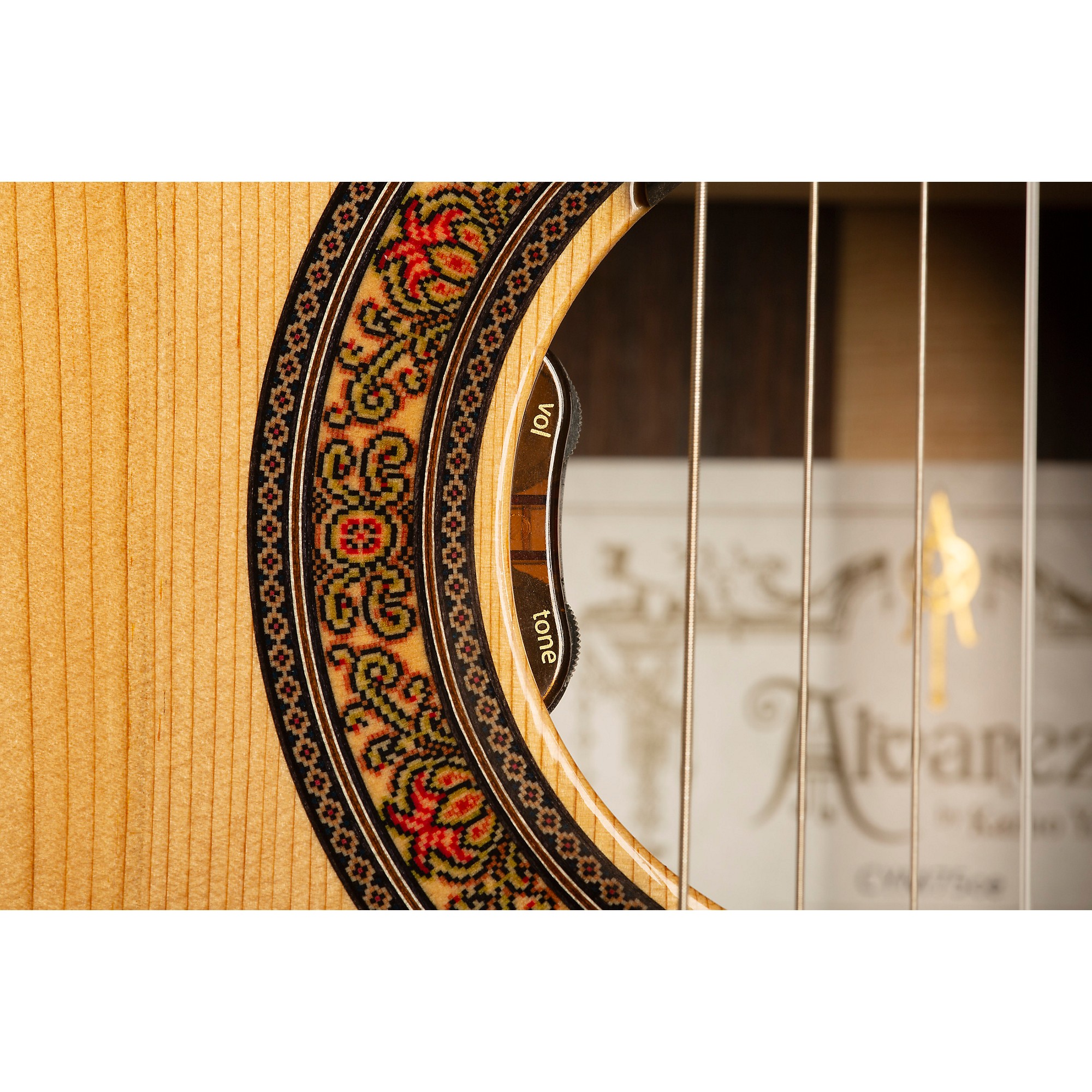 Alvarez Yairi CYM75ce Cutaway Nylon-String Classical