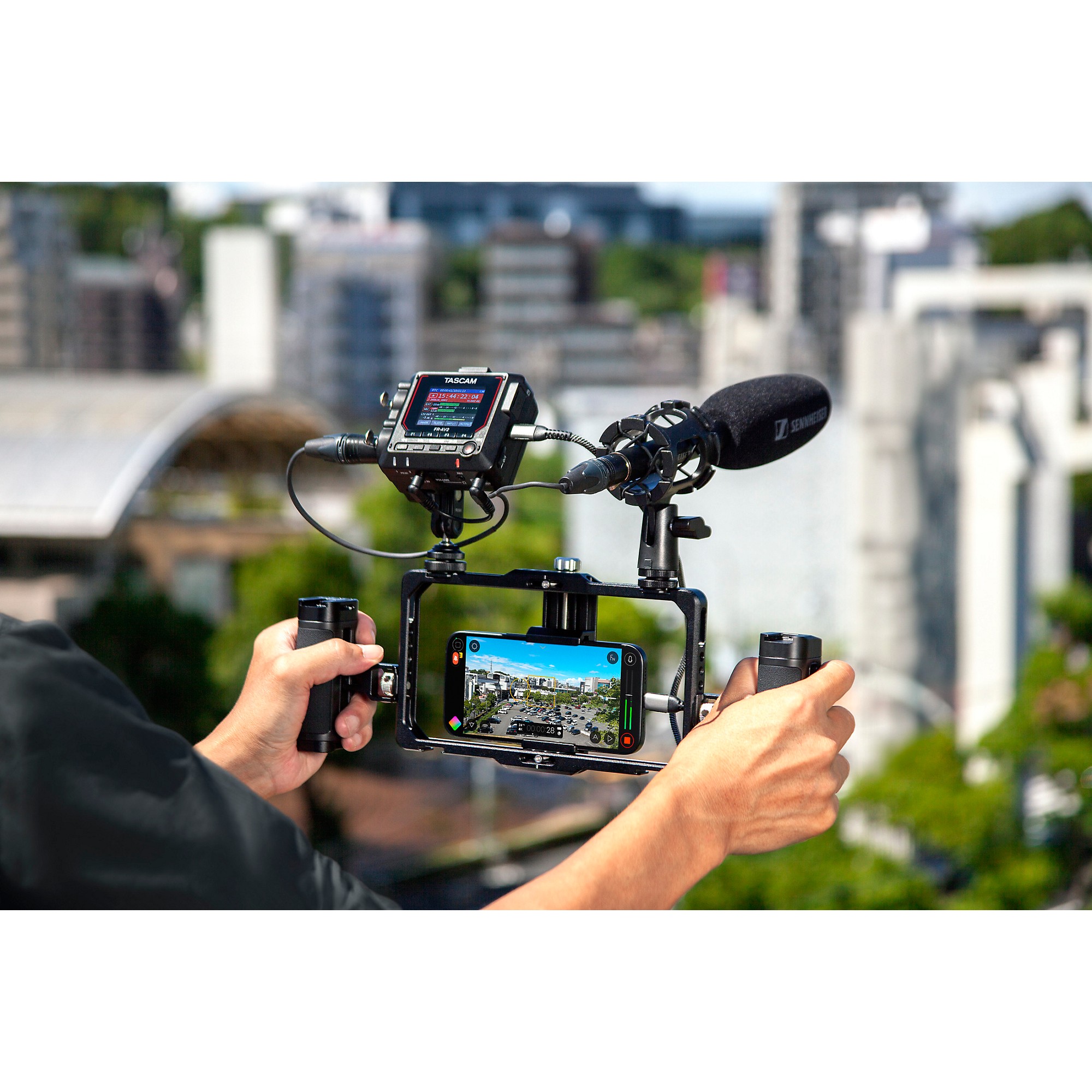 TASCAM FR-AV2ハンディレコーダー AK-BT2付 fr-av2_b_user.jpg
