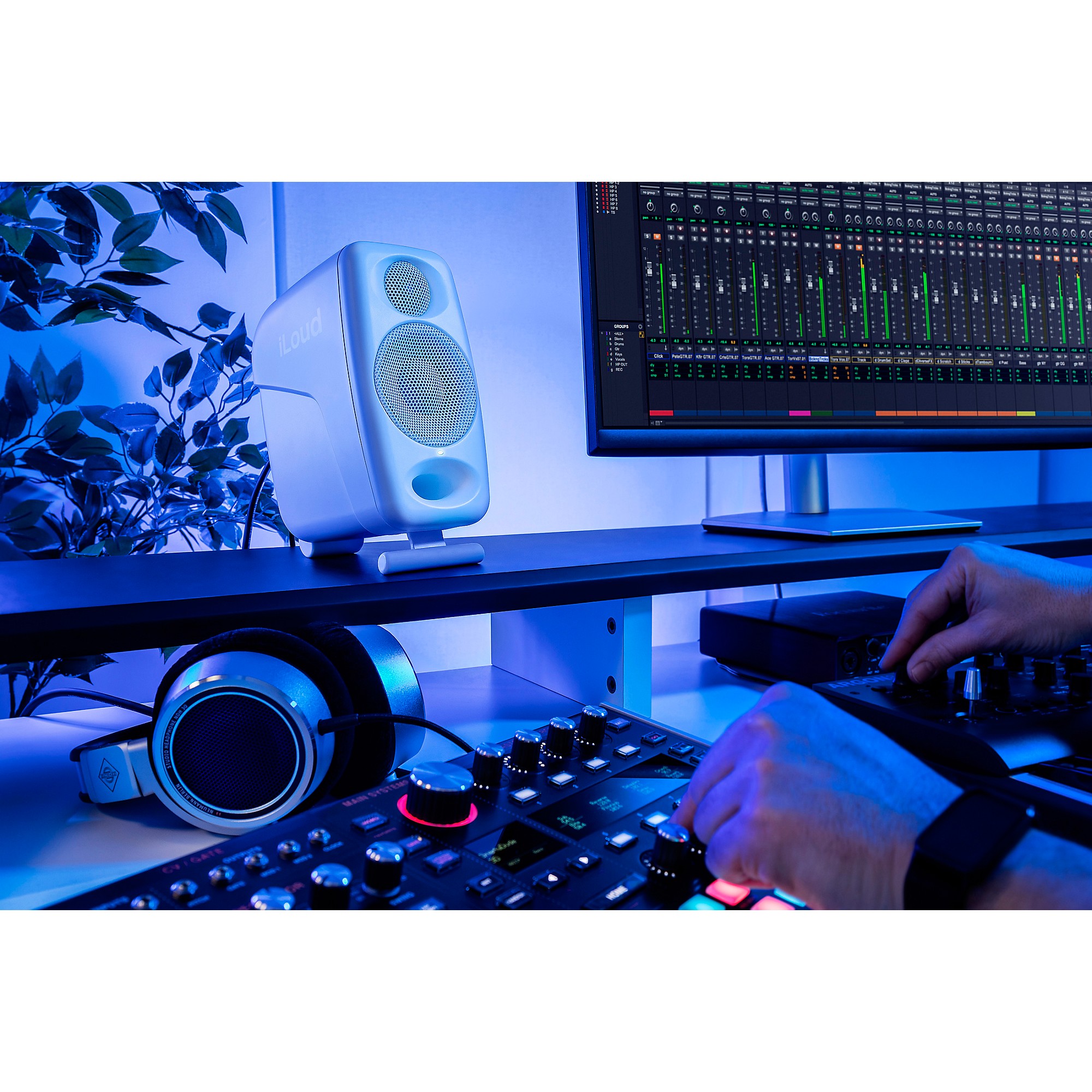 iLoud Micro Monitor ホワイト IK Multimedia iLoud Micro Monitor Pair - White | Sweetwater